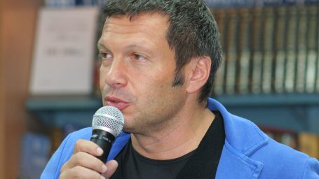 Владимир Соловьев начинает поединок с ВШЭ