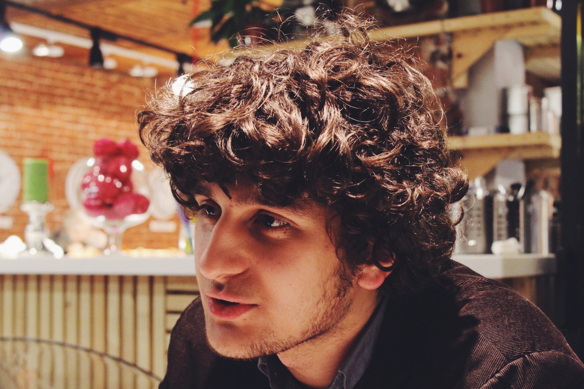 “Чтобы тебя читали надо писать в Твиттер о сексе и насилии, конечно. Это темы, которые интересуют всех. Но у меня в жизни нет ни секса, ни насилия, поэтому я пишу о социологии и своих учениках”