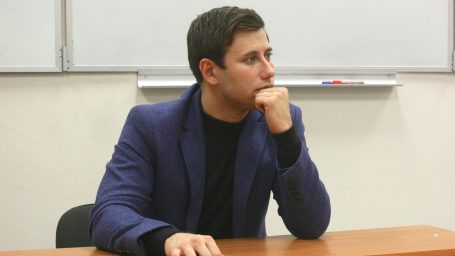 Студент право имеет