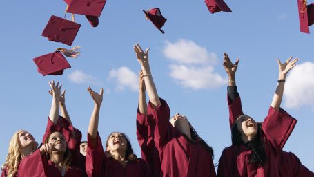 Прекрасное недалеко: Бюджет