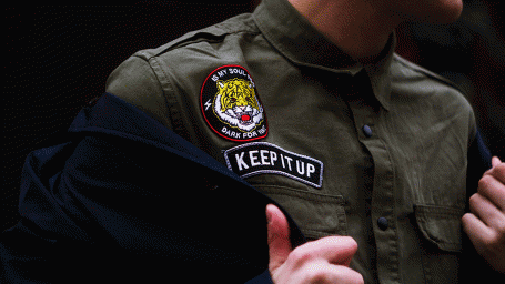 Крупным планом: Нашивки и Значки