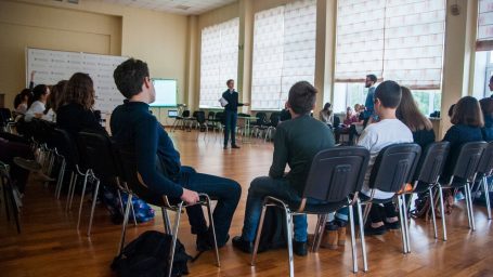 И тебя на гражданина выучим