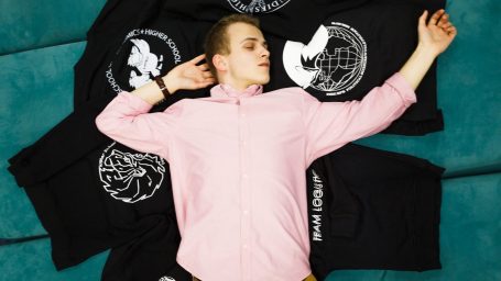 У меня свитшот «Curator»