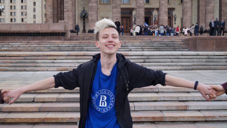 «Щит» вокруг МГУ: акция или перформанс