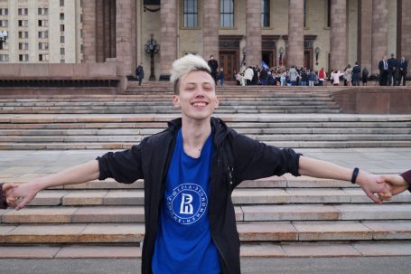 «Щит» вокруг МГУ: акция или перформанс