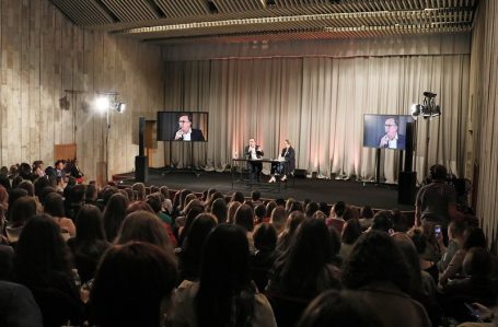 Как нам Chanel в мир моды дверь держали