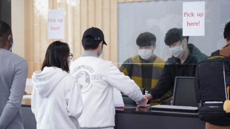 Дома не лучше: как студенты переживают пандемию за рубежом