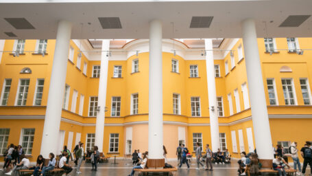 «Фридман-трэп»: как студенты МИЭФ не могут пересдать макро- и микроэкономику