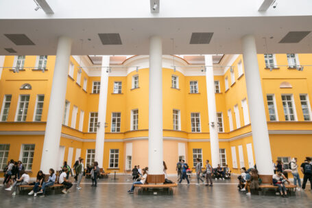 «Фридман-трэп»: как студенты МИЭФ не могут пересдать макро- и микроэкономику