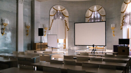 «Факультет свободных искусств, людей, мыслей»: фотопроект о студентках Смольного