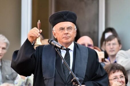 «У нас была публичная порка»: как ректор СПбГУП воспитывает студентов