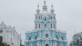 «Удивительный опыт житья на опальном факультете». Смольный: от постройки до разрушения